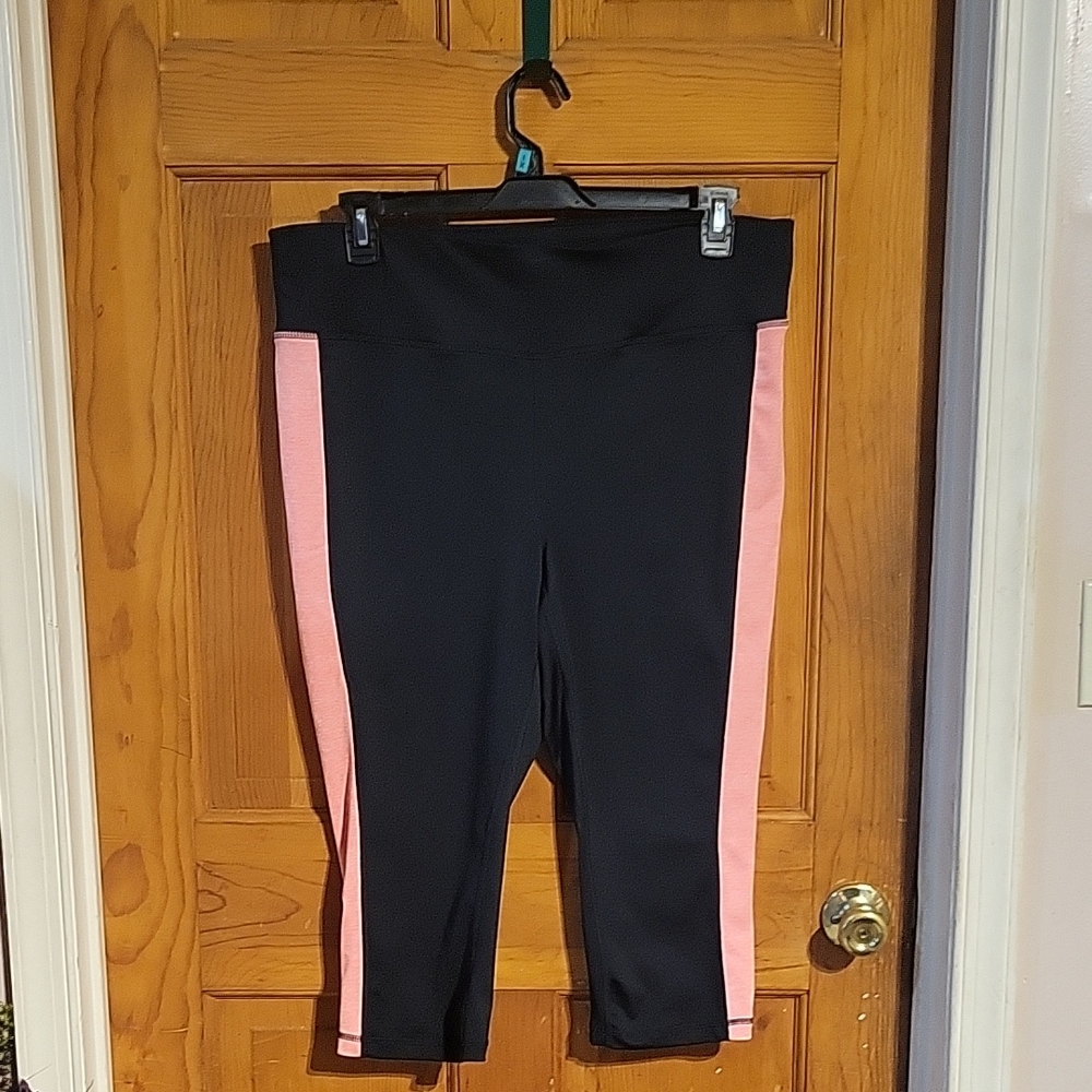 Ideology active wear Capri pants. Size 1X black and pink.